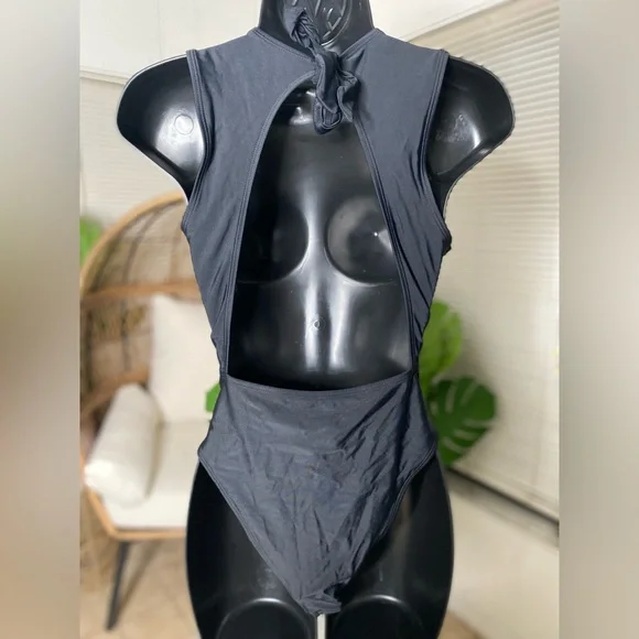 Cupshe Black Plunge Twist Front High-Leg One Piece Swimsuit Size Medium - Picture 7 of 8
